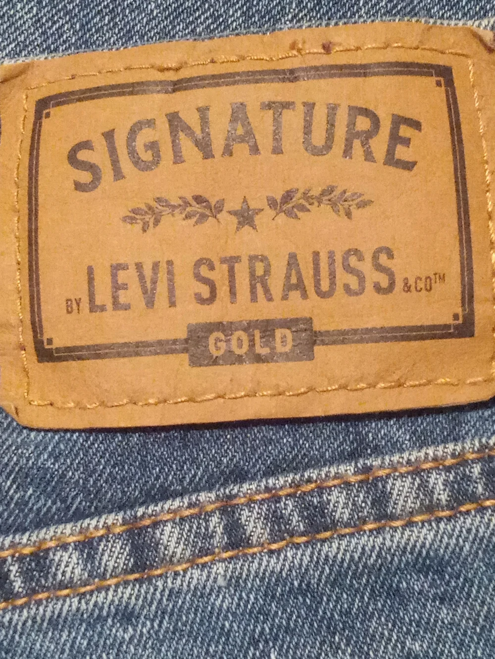 Signature by Levi Strauss Men's Relaxed Jeans - Indigo Blue with Gold Stitching